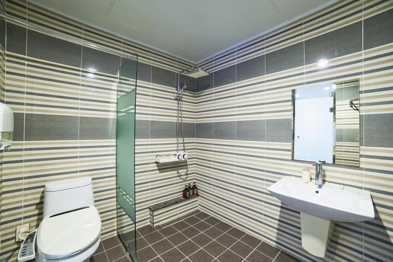 Busan Premium V Hotel Екстер'єр фото
