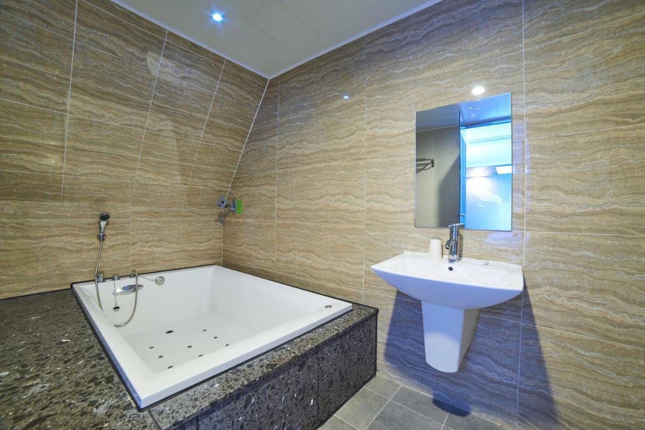 Busan Premium V Hotel Екстер'єр фото