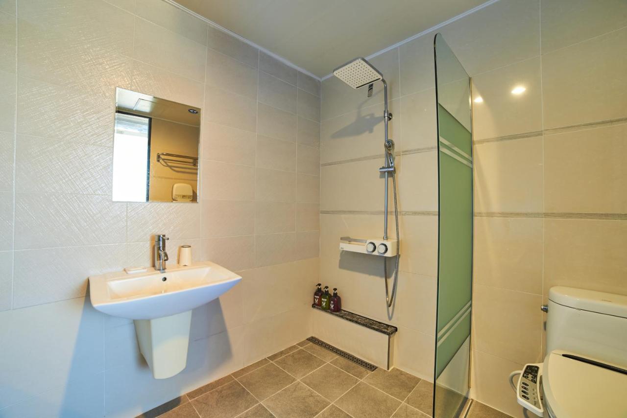 Busan Premium V Hotel Екстер'єр фото