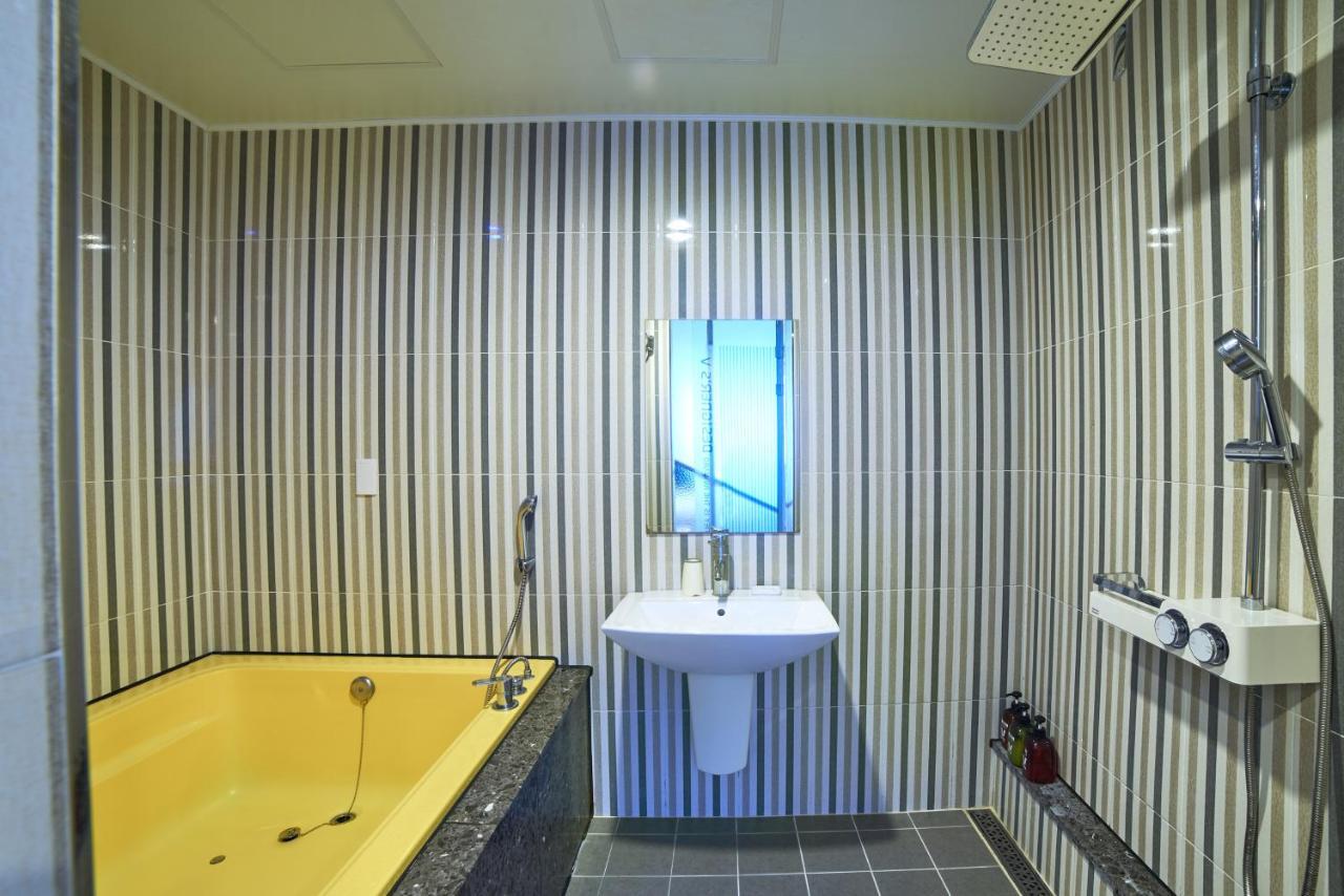 Busan Premium V Hotel Екстер'єр фото