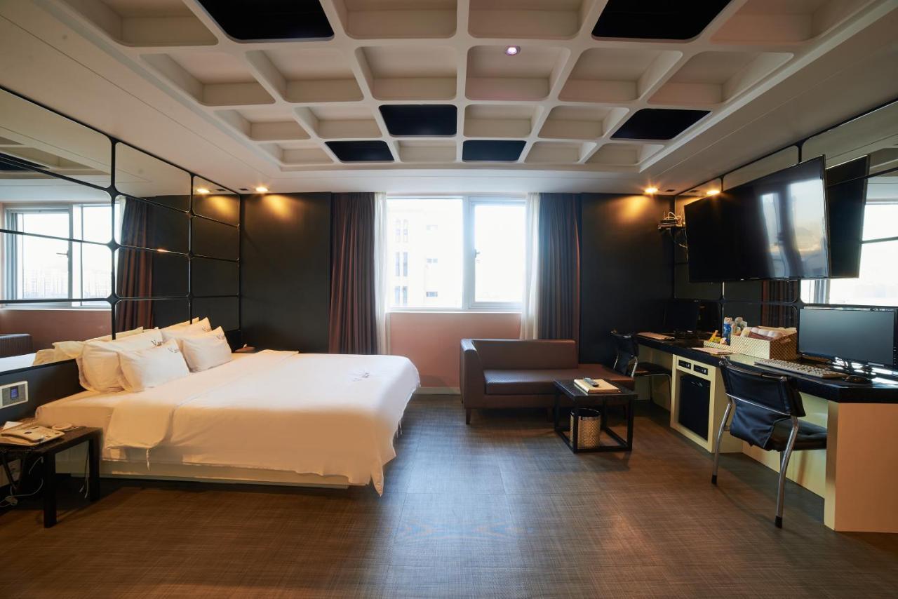 Busan Premium V Hotel Екстер'єр фото