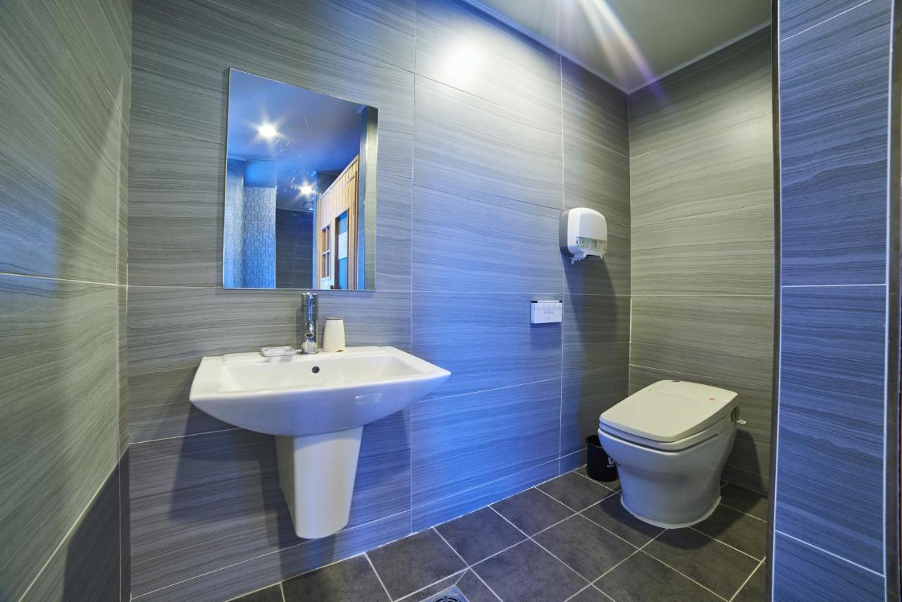 Busan Premium V Hotel Екстер'єр фото