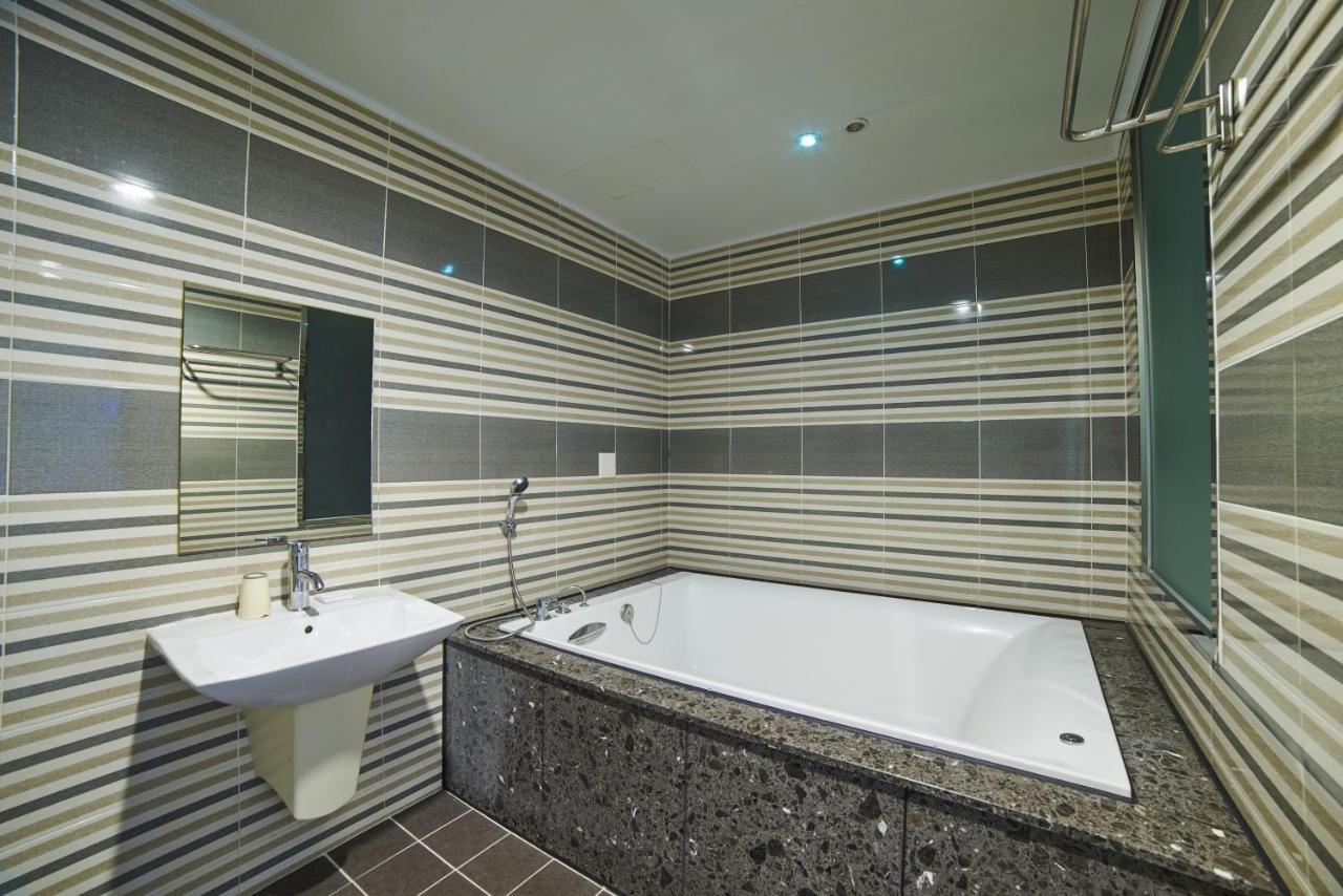 Busan Premium V Hotel Екстер'єр фото